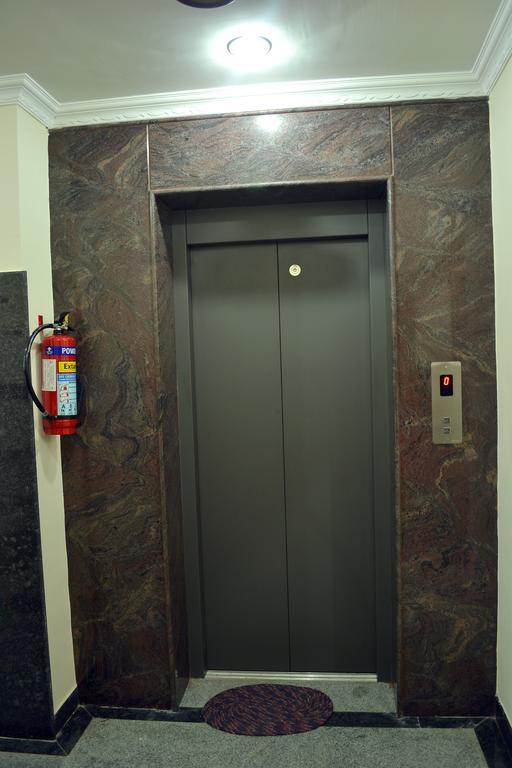 Metro Park Hotel Ченай Екстериор снимка