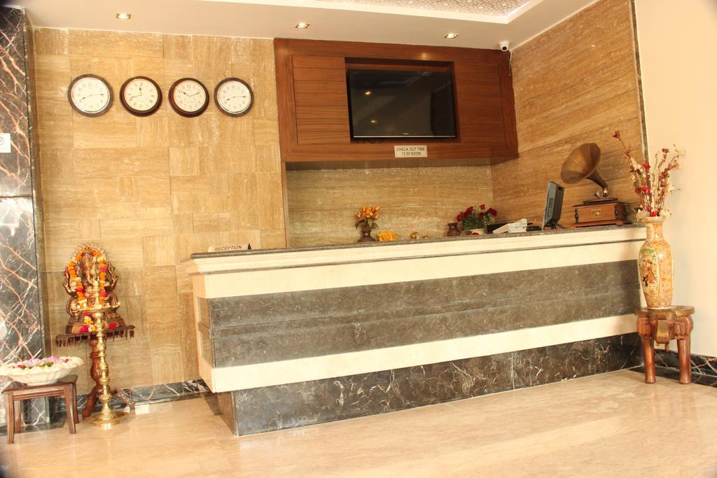 Metro Park Hotel Ченай Екстериор снимка