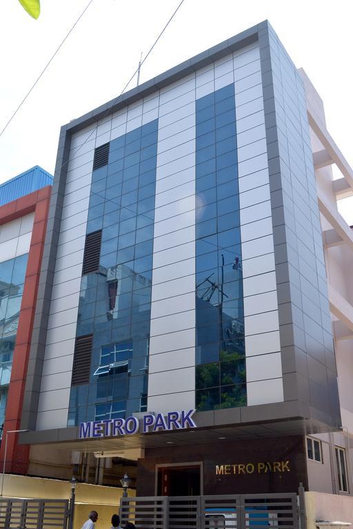 Metro Park Hotel Ченай Екстериор снимка